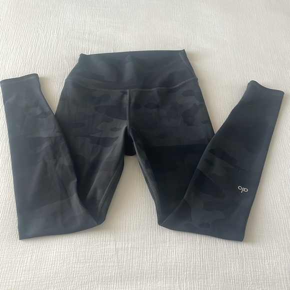 ALO Yoga Camo Vapor Leggings M 
29” inseam High waist - Picture 4 of 10